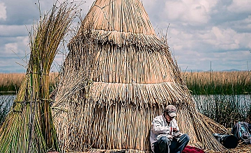 Islas Uros en Puno: casa de totora en el Lago Titicaca (islas flotantes)