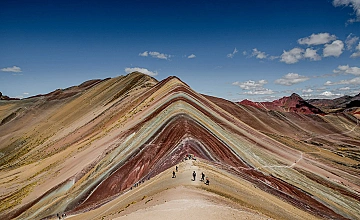 Vinicunca en Cusco: vista panoramica de la Montaña de 7 Colores